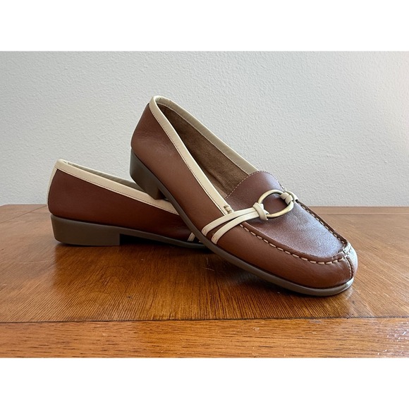 AEROSOLES Shoes - Aerosoles Womens Brown Leather Bit Loafers Cream Trim Size 8 Low Block Heel